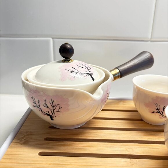 Porcelain Tea Set with Thermochromic Sakura Print - Picture 7 of 10